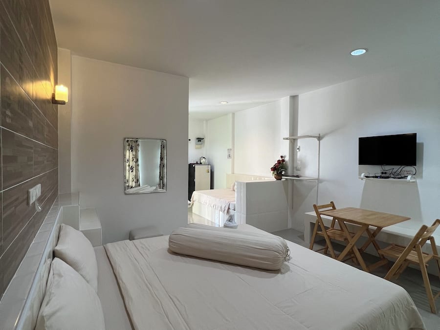 Habitación triple básica | Wifi gratis y ropa de cama