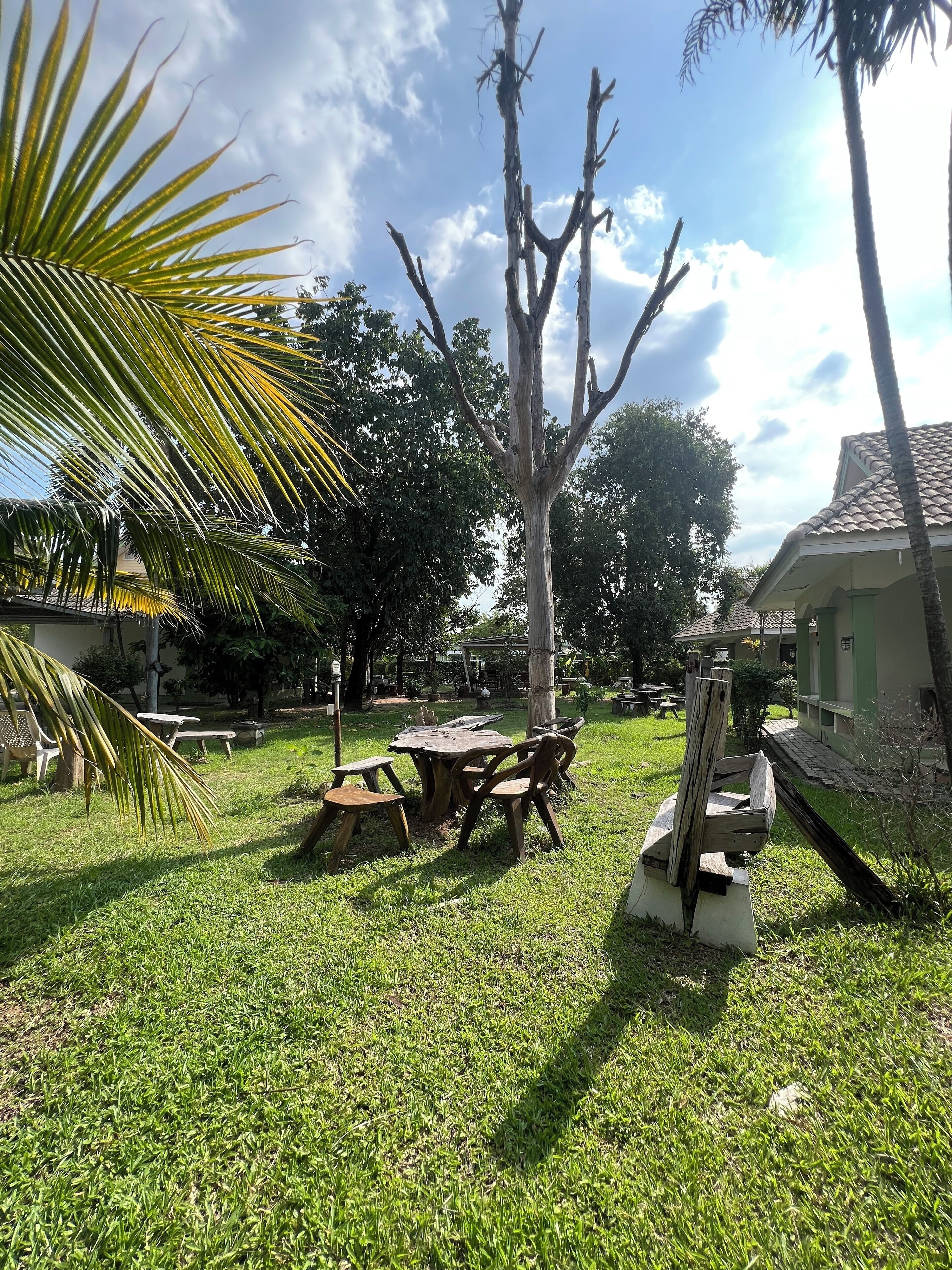 Basic Twin Room, 2 Twin Beds, Courtyard Area | Living area | 32-inch LCD TV with satellite channels, TV