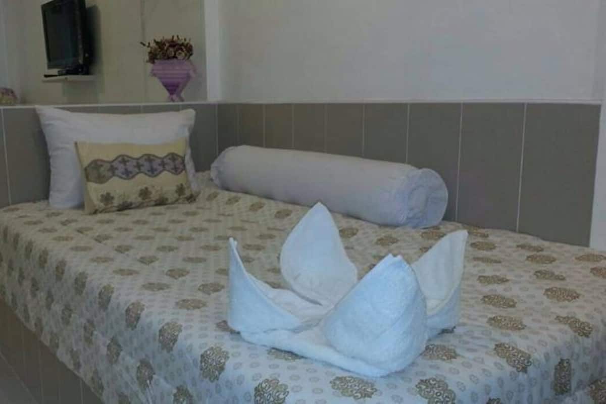Eenvoudige Twin kamer, 2 eenpersoonsbedden, aan de binnenplaats | Gratis wifi