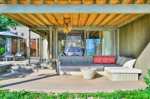 Beachfront Pool Villa | Terrace/patio