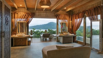 Treetop Pool Villa | Bathroom