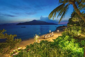 Breakfast, lunch served; local and international cuisine, beach views