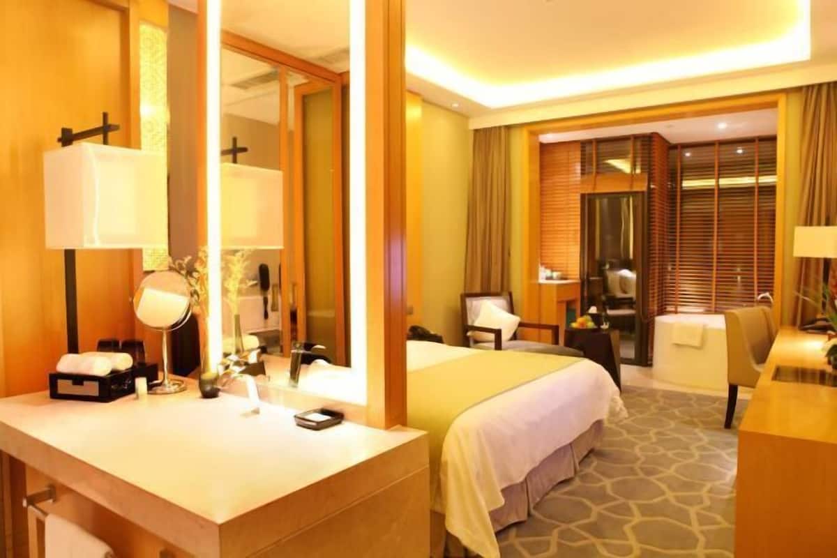 Minibar, in-room safe, desk, blackout curtains