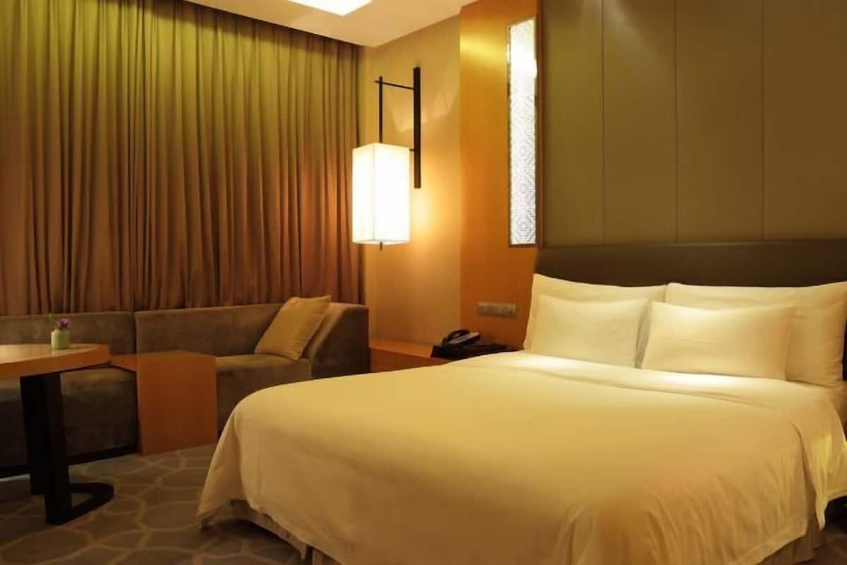 Minibar, in-room safe, desk, blackout curtains