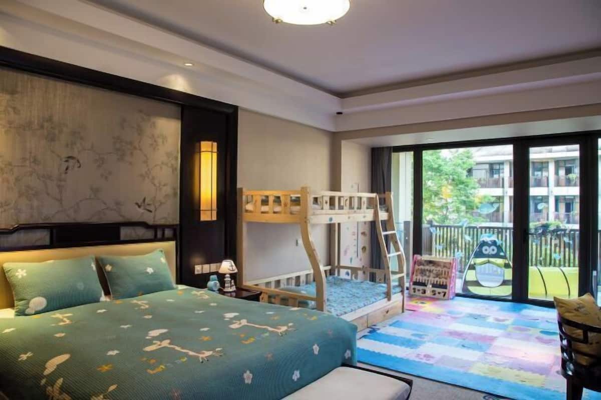 Minibar, in-room safe, desk, blackout curtains