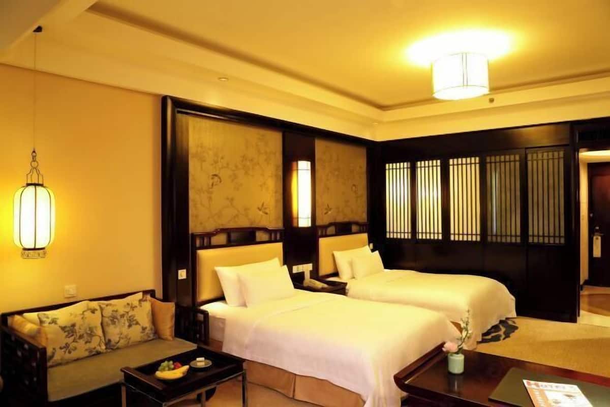 Minibar, in-room safe, desk, blackout curtains