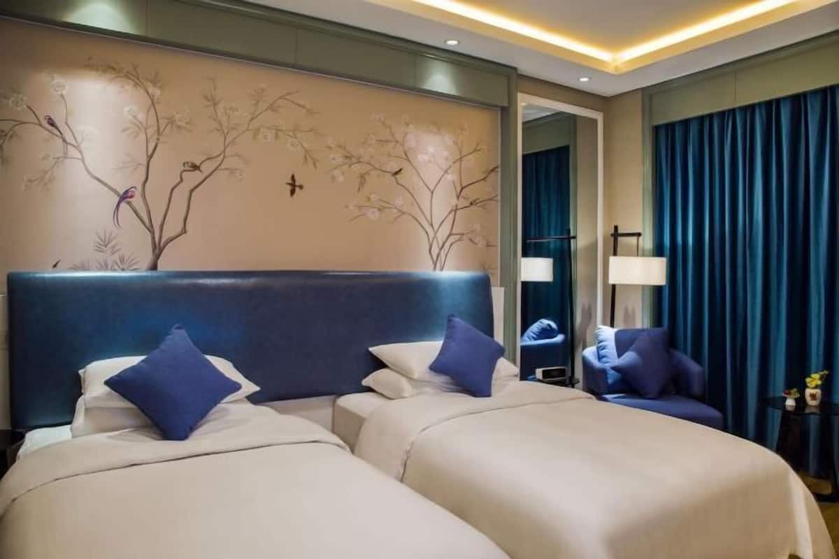 Minibar, in-room safe, desk, blackout curtains
