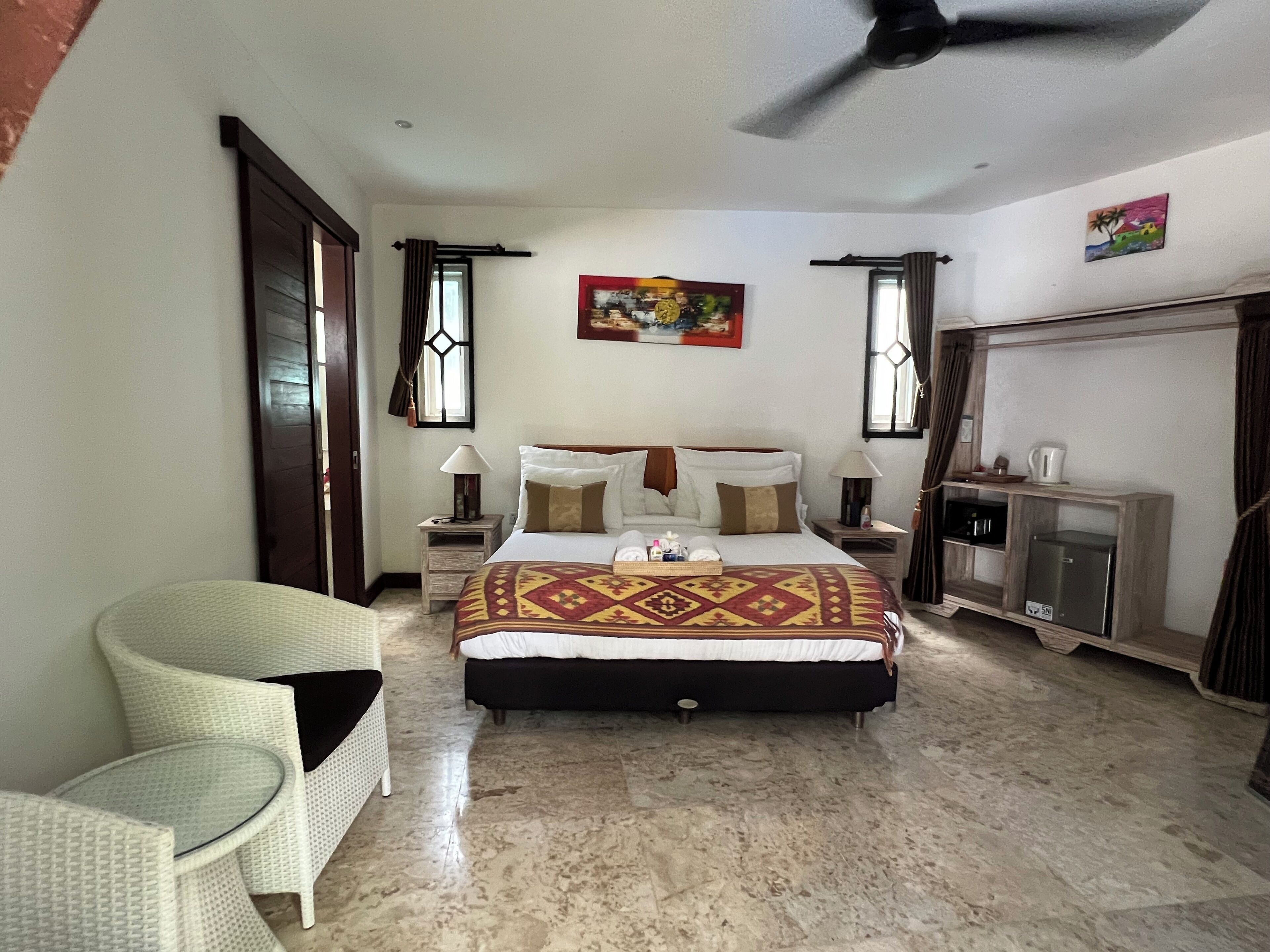 Estudio Deluxe | Edredones de plumas, minibar, caja fuerte y decoración individual