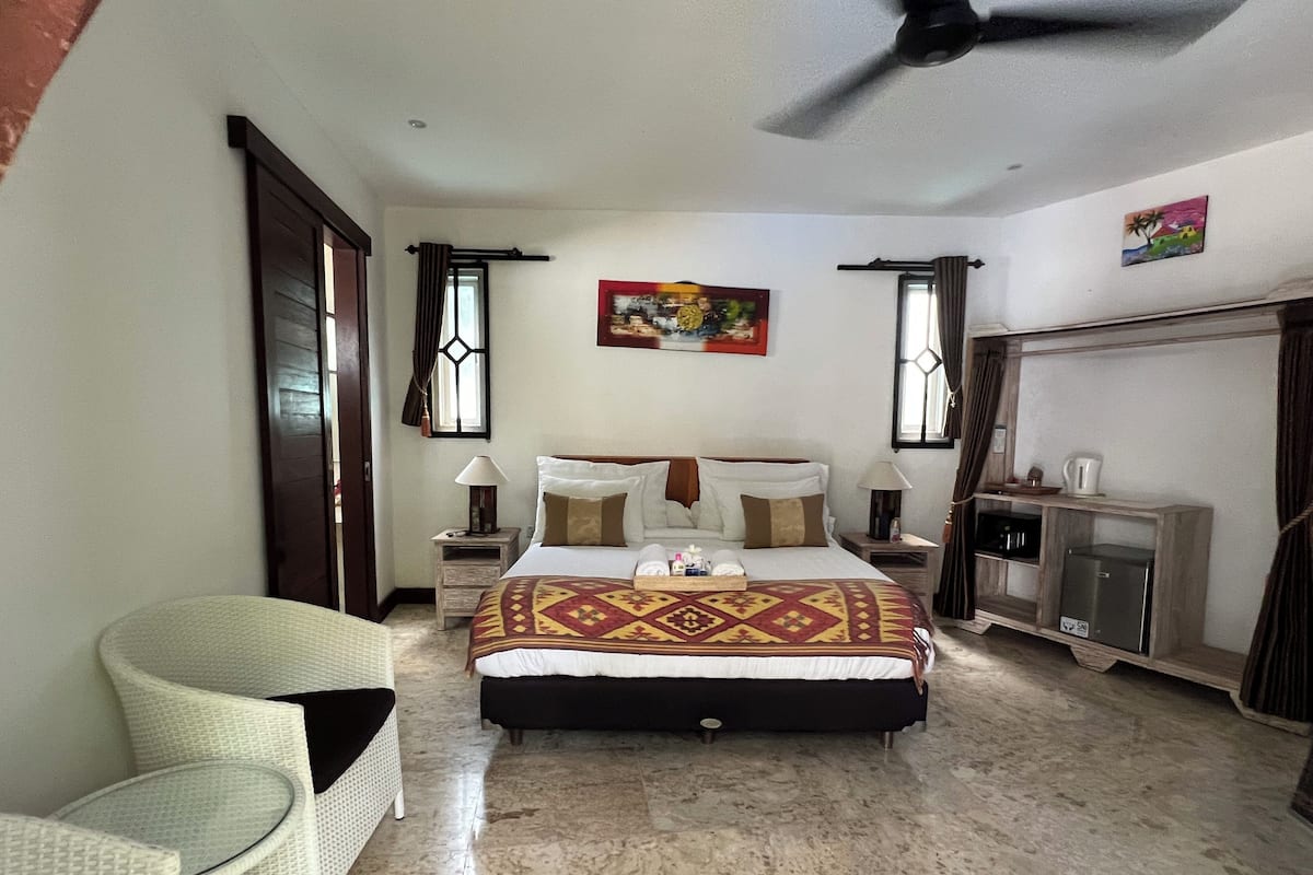 Estudio Deluxe | Edredones de plumas, minibar, caja fuerte y decoración individual