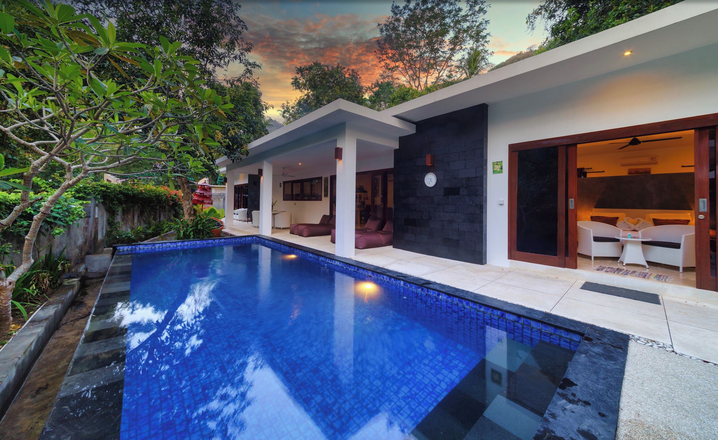 40-inch LCD TV with cable channels, TV