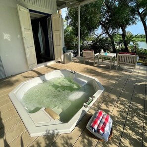 Private Jacuzzi Villa with River View | Blackout curtains, free WiFi - Arthit-Tara (Ban Sang)