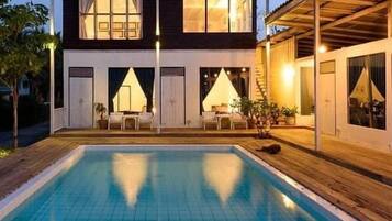 Kolam renang outdoor