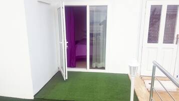 Standard-Doppelzimmer, Meerblick | Terrasse/Patio