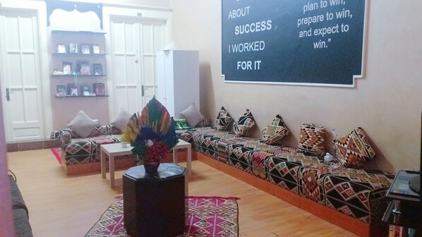 Living area - Miami Cairo Hostel (Cairo)