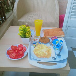 Free daily continental breakfast - Miami Cairo Hostel (Cairo)