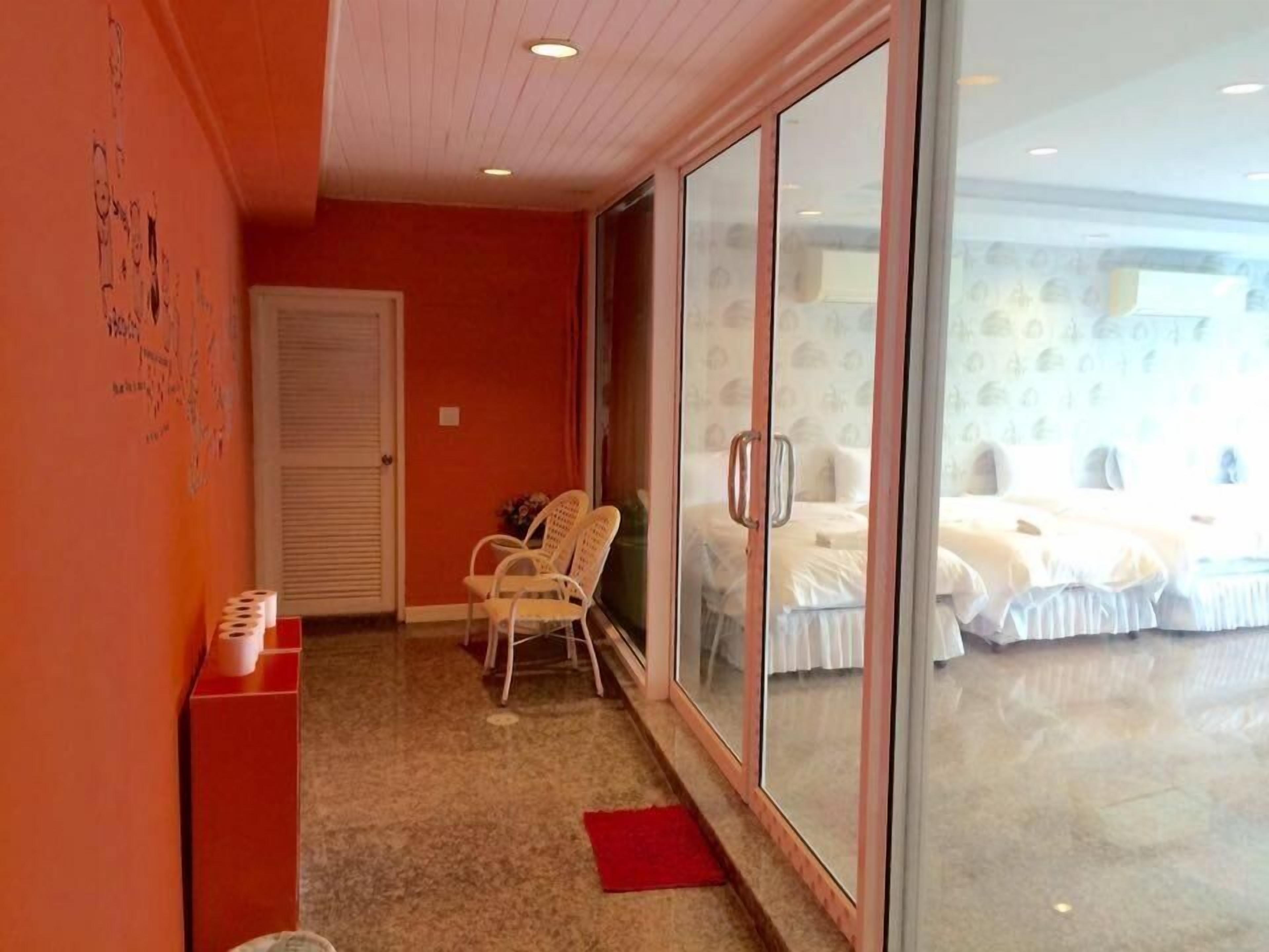 Bureau, rideaux occultants, Wi-Fi gratuit, draps fournis