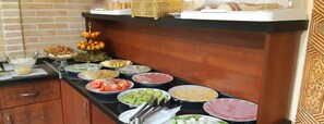 Free daily buffet breakfast - Grand Emir Residence (Bukhara)