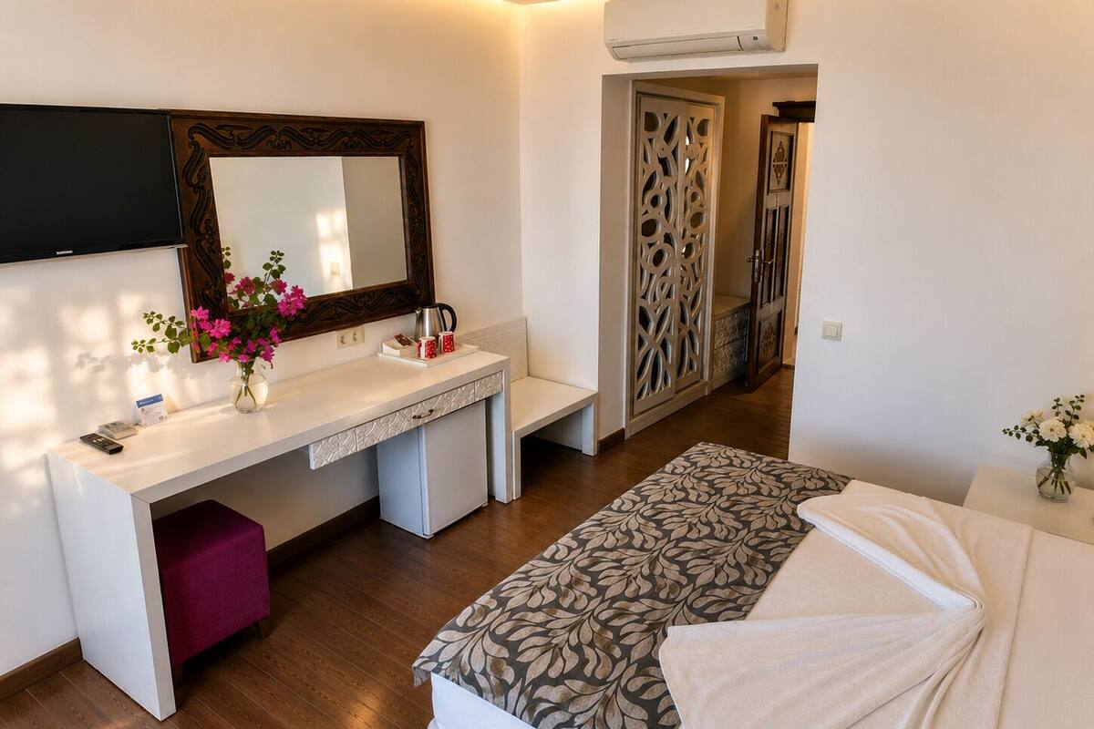 Superior Double Room | Minibar, in-room safe, desk, WiFi (free)