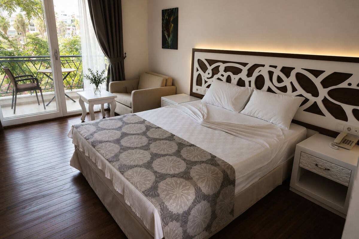 Deluxe Double Room | Minibar, in-room safe, desk, WiFi (free)