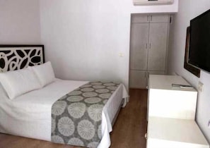 Minibar, in-room safe, desk, free WiFi - Meggs Bodrum Beach Hotel (Bodrum)