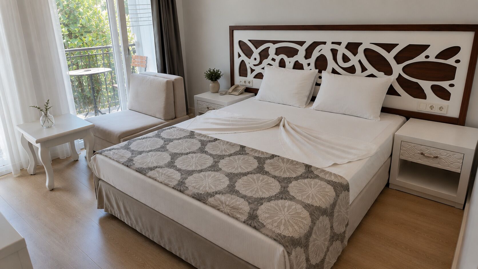 Double Room | Minibar, in-room safe, desk, free WiFi