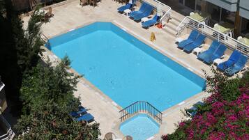 Outdoor pool, pool umbrellas, sun loungers