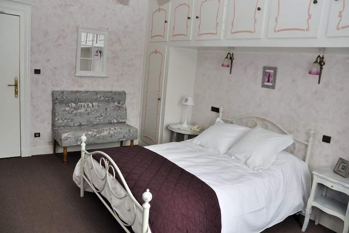 Double Room, Bathtub
