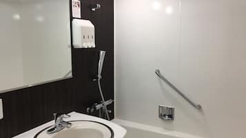 Duschwanne, kostenlose Toilettenartikel, Haartrockner, Hausschuhe