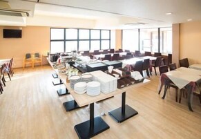 Daily buffet breakfast (JPY 1500 per person)