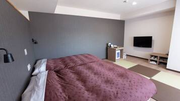 Desk, blackout drapes, iron/ironing board, free WiFi