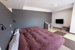 Desk, blackout drapes, iron/ironing board, free WiFi