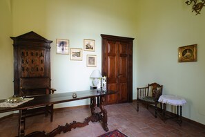 Interior entrance - Castello di Cortanze (Cortanze)