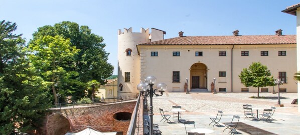 Exterior - Castello di Cortanze (Cortanze)