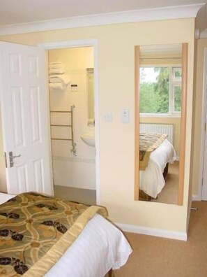 Family Room (4 people) | Bathroom