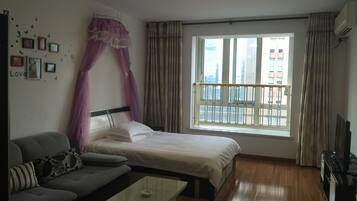 Deluxe-Zimmer | Minibar, Schreibtisch, Verdunkelungsvorhänge, Zustellbetten