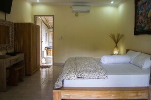Desk, free WiFi, bed sheets
