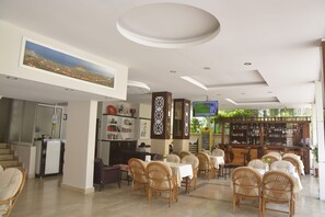 Aamiainen ja illallinen