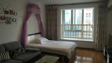 Deluxe-Zimmer | Minibar, Schreibtisch, Verdunkelungsvorhänge, Zustellbetten