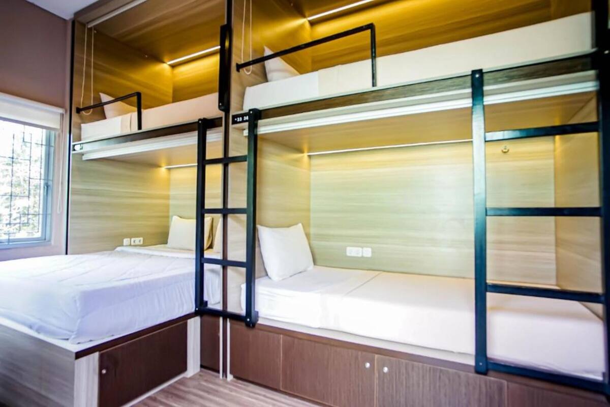 高級寢具、書桌、手提電腦工作空間、隔音