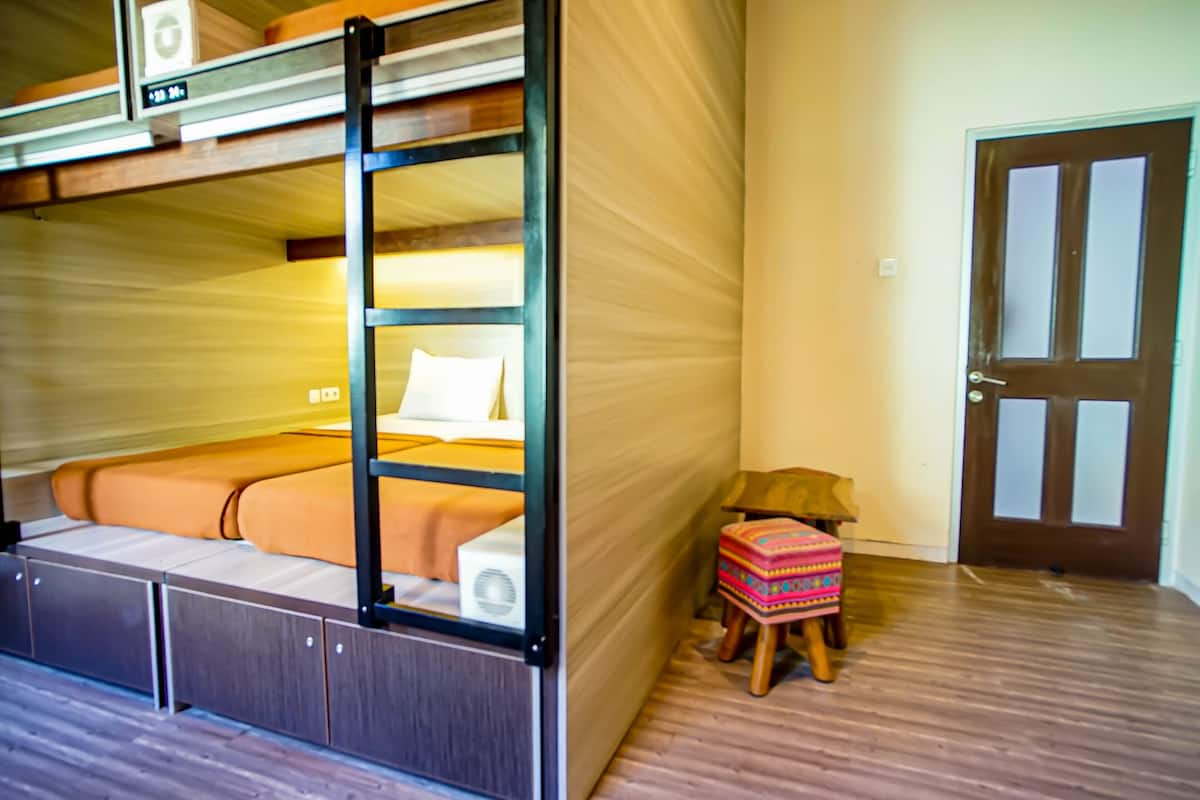 Ropa de cama de alta calidad y escritorio