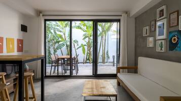 Apartamento família, 1 quarto, cozinha americana, no pátio | Terraço/pátio