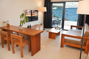 Executive House, 2 Bedrooms, Sea View, Beachfront | Premium bedding, blackout curtains, free WiFi, bed sheets - Daphnis Hotel (Bodrum)