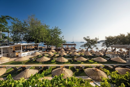 Exterior. Daphnis Hotel