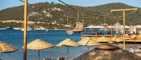 Breakfast, lunch, dinner served; international cuisine, beach views