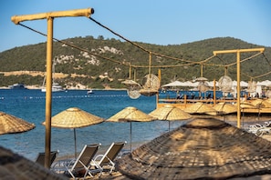 Breakfast, lunch, dinner served; international cuisine, beach views - Daphnis Hotel (Bodrum)