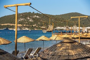 Serviço de café da manhã, culinária internacional, vistas para a praia 