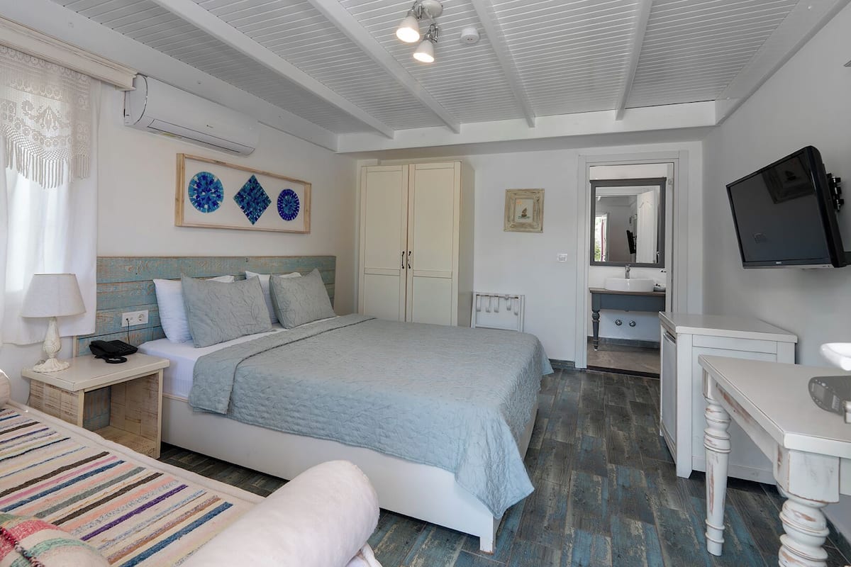 Standard Double Room | 1 bedroom, premium bedding, minibar, in-room safe