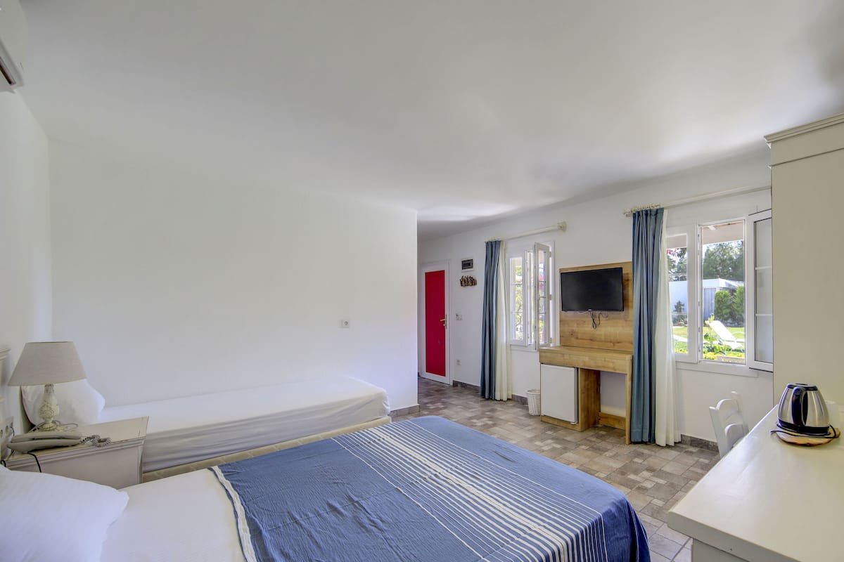 Standard Triple Room | 1 bedroom, premium bedding, minibar, in-room safe