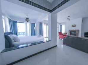 Luxury Studio Suite | Premium bedding, minibar, in-room safe, free cribs/infant beds - Kefi Beach and Suites (Bodrum)