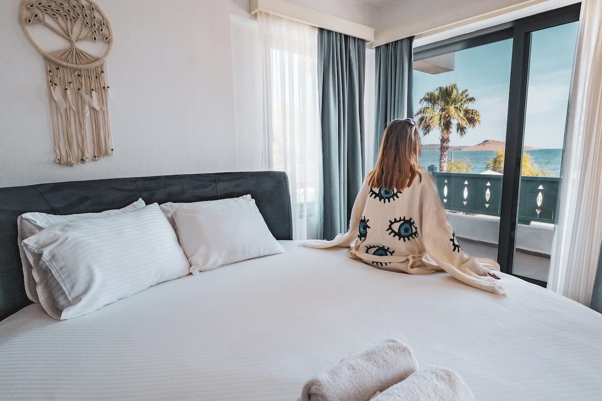 luxury studio suite | 1 bedroom, premium bedding, minibar, in-room safe